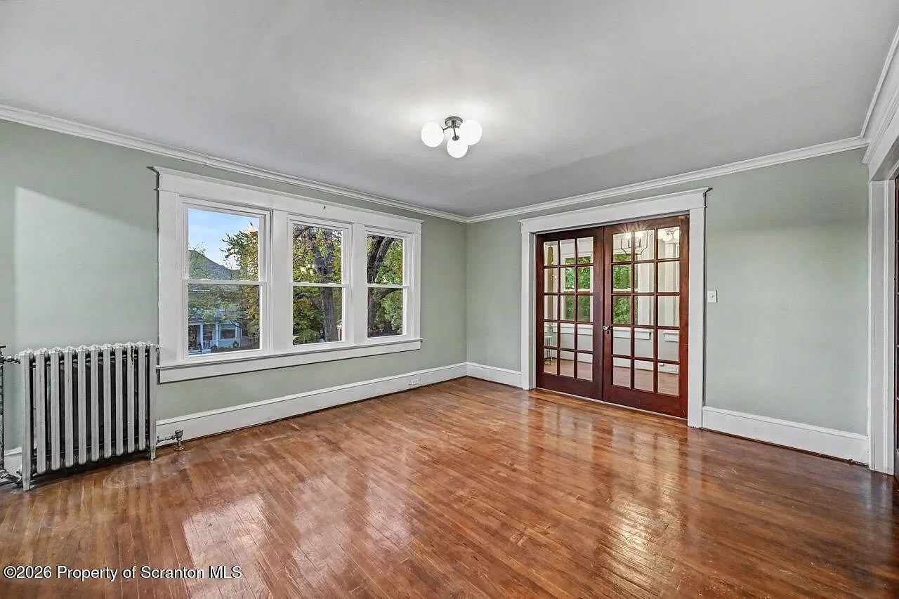 3 bed, 1.0 bath, 1628 sqft, $1,900 — Photo 4
