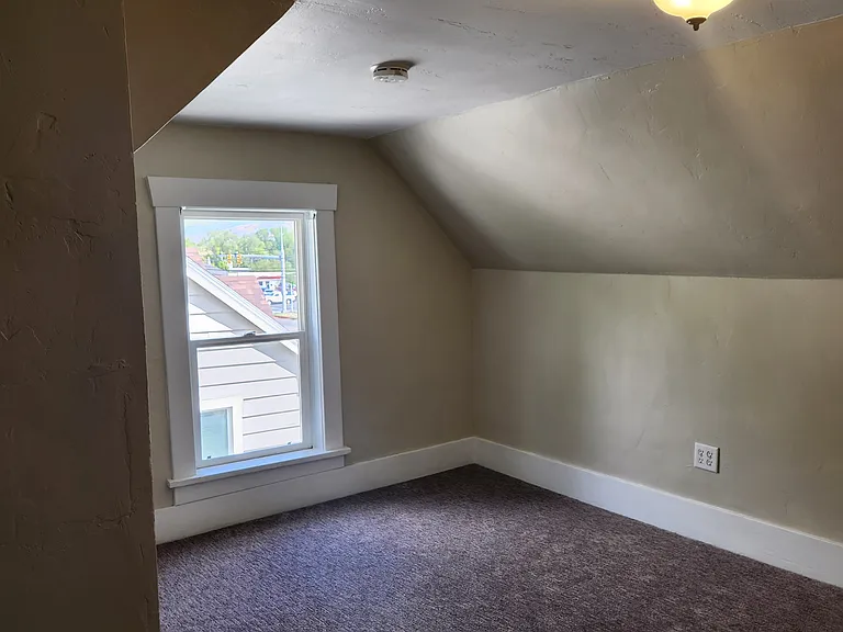 3rd bedroom (upstairs)