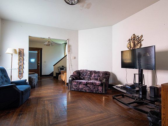 3rd image of 30 Oxford Ave