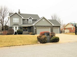 2703 Dickens Dr, Hutchinson, KS 67502