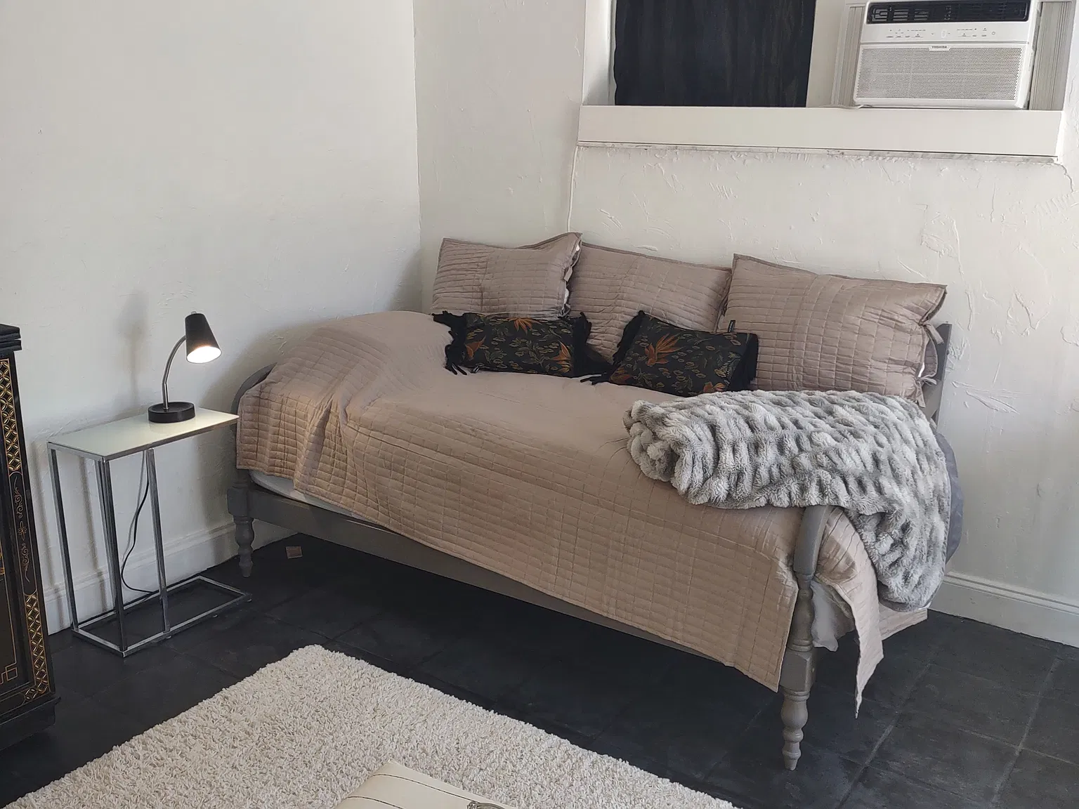 Studio, 700 sqft, $1,350 — Photo 3