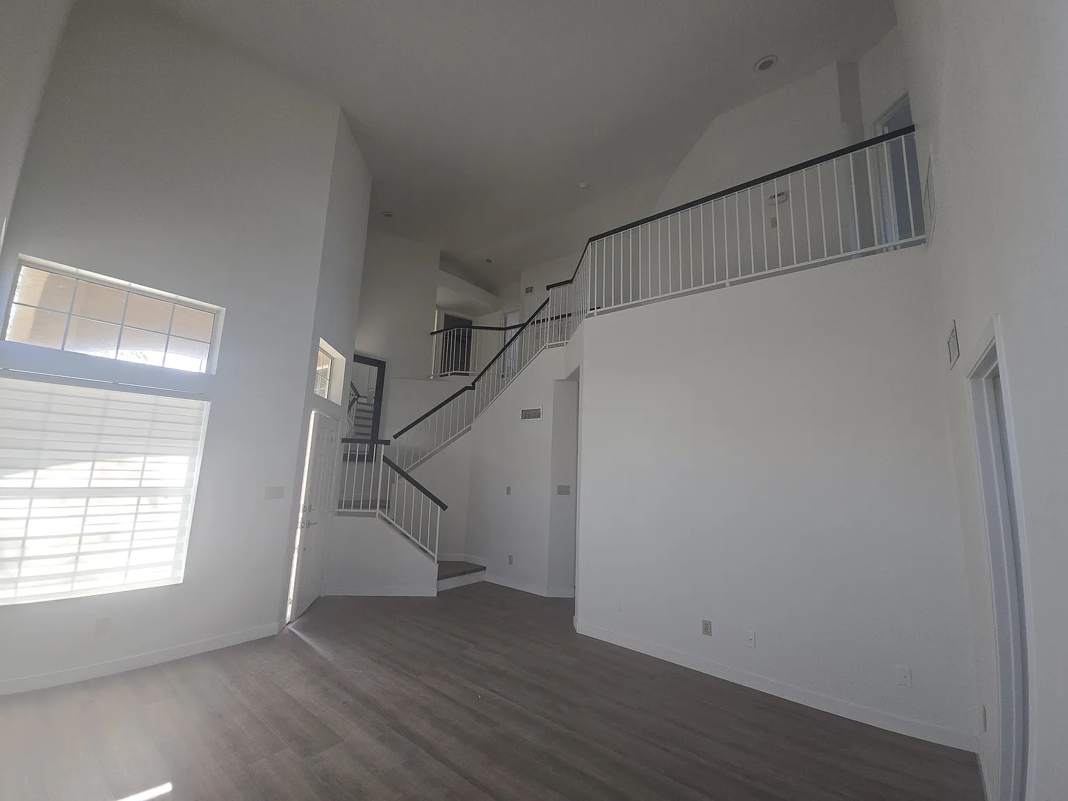 4 bed, 2.5 bath, 2200 sqft, $2,595 — Photo 4