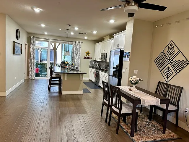 3 bed, 3.5 bath, 1879 sqft, $3,950 — Photo 4