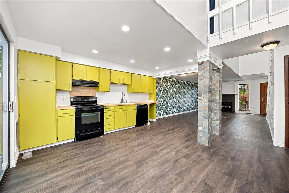 3 bed, 1438 sqft, $2,200 — Photo 4