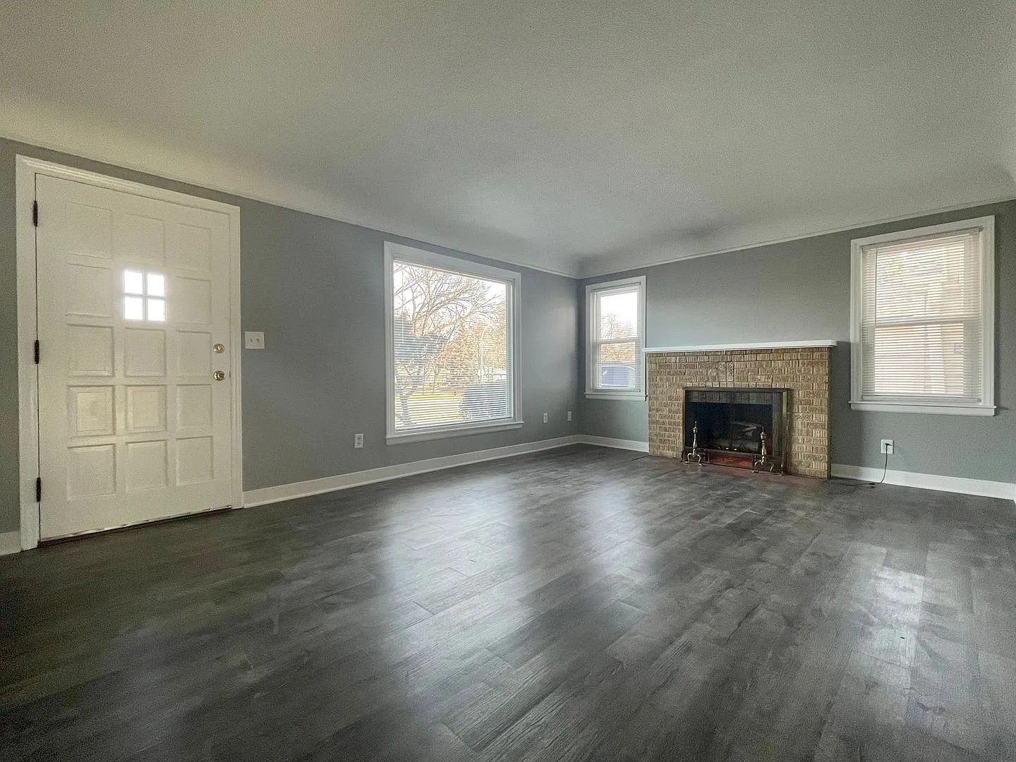 Stunning 4 Bedroom 2 Bathroom Home in Richfield! — Photo 2