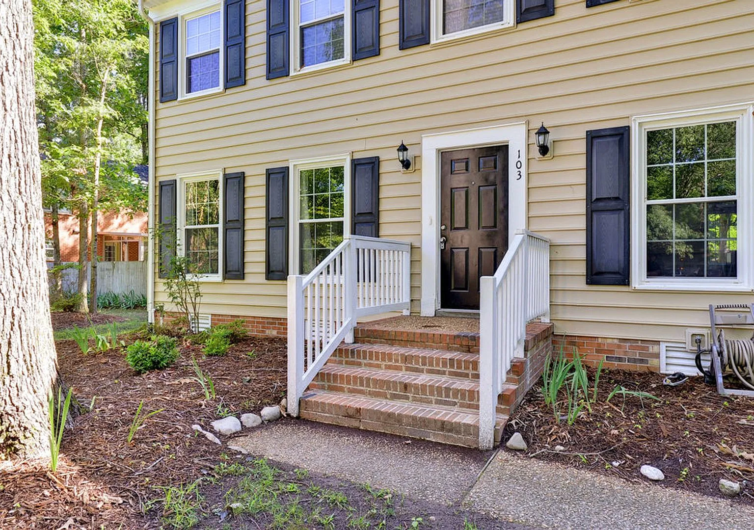 Renovated Colonial Home in Yorktown — Photo 4