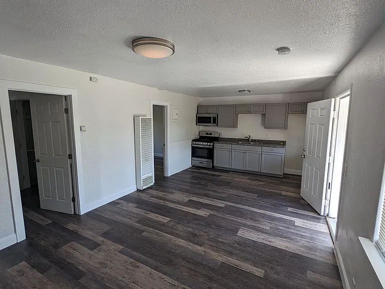 1058 Grand Ave #5 — Photo 1