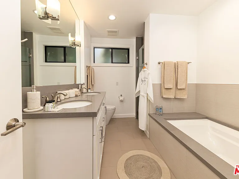 8911 Cynthia St #9 — Photo 16