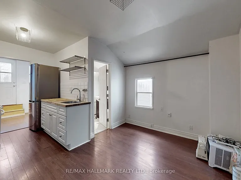 557 Parliament St #1 — Photo 2