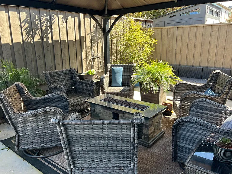Gas firepit