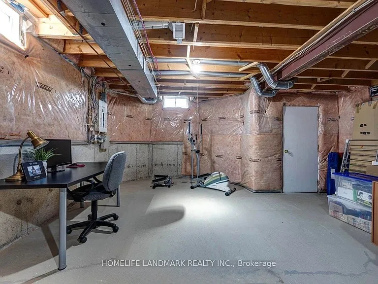 69 Selkirk Dr — Photo 21