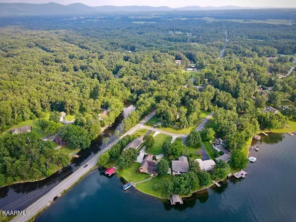 1654 Cherokee Rd E, Crossville, TN 38572