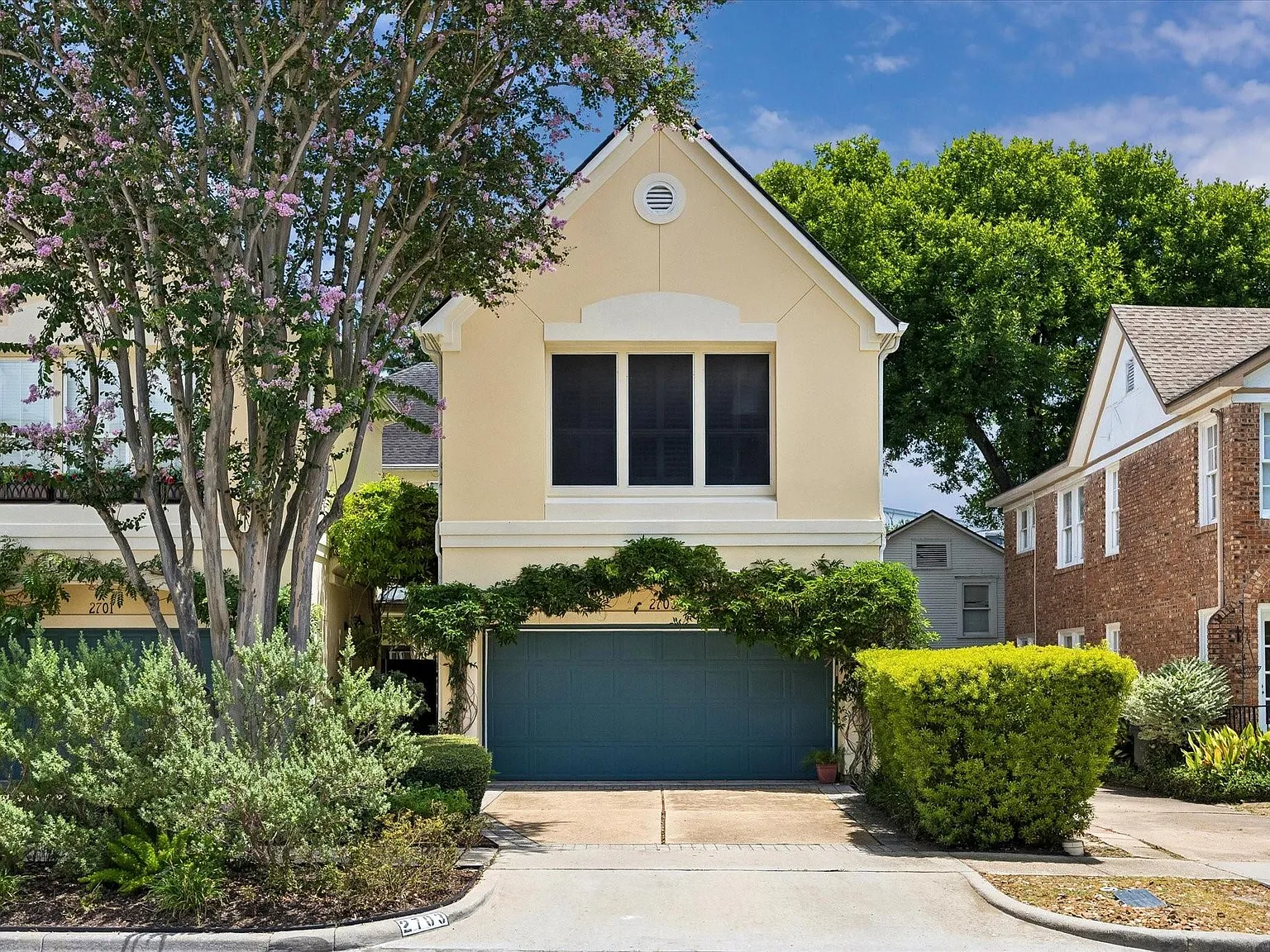 3 bed, 2.5 bath, 2268 sqft, $3,995 — Photo 1