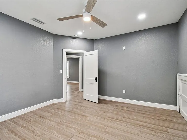 6810 N Navin Ave — Photo 26