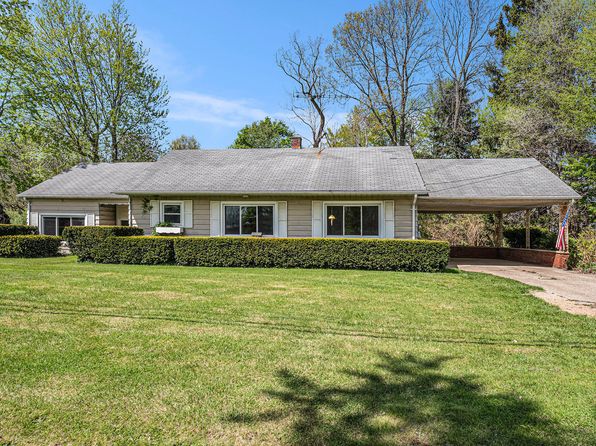 3091 Territorial Rd, Benton Harbor, MI 49022