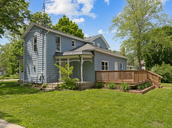5702 Market St, Richmond, IL 60071