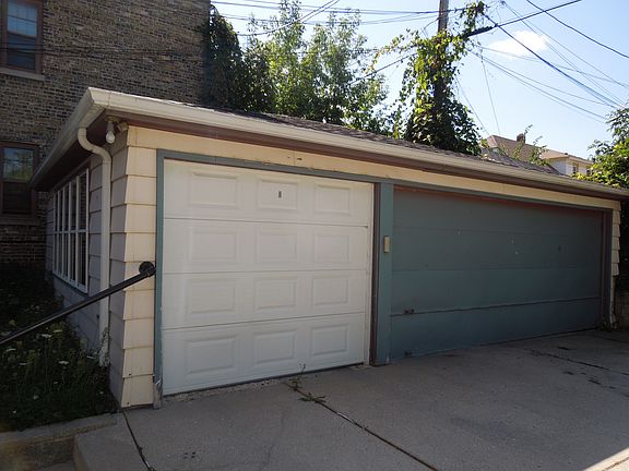 3 Car Garage