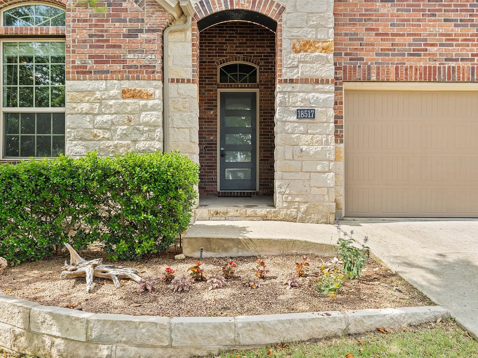 4 bed, 3.0 bath, 2333 sqft, $3,600 — Photo 3