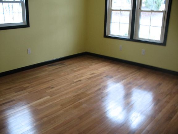 4th image of 109 Eastview St