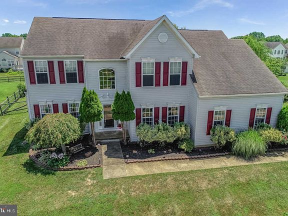 2nd image of 905 Sweet Hollow Way