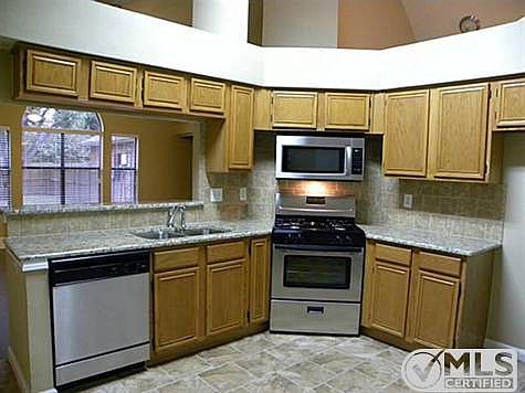 4th image of 617 Lake Bluff Dr