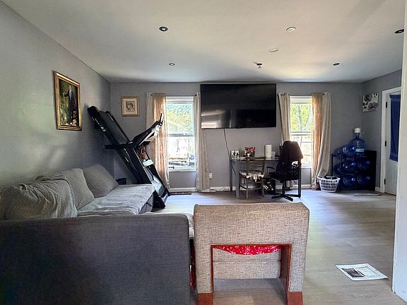 5th image of 3706 Hillside Ave