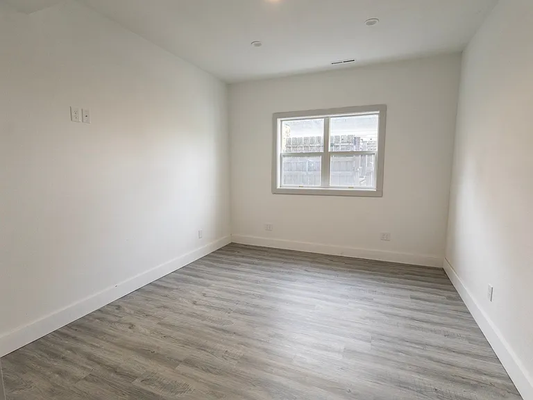 611 Railroad Ave — Photo 17