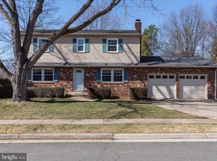 13384 Brookfield Ct, Chantilly, VA 20151