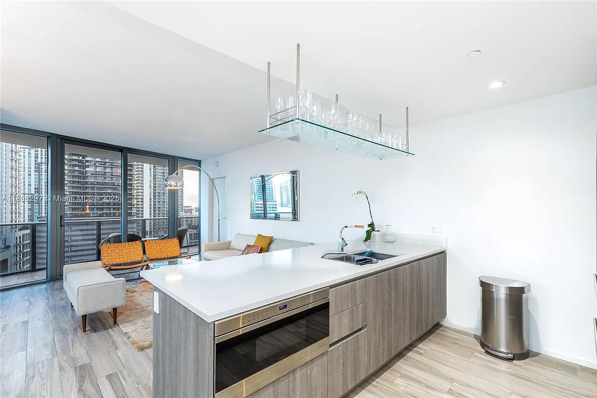 Building Photo - 801 S Miami Ave #1704