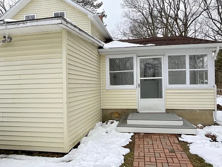 715 Spruce St — Photo 3