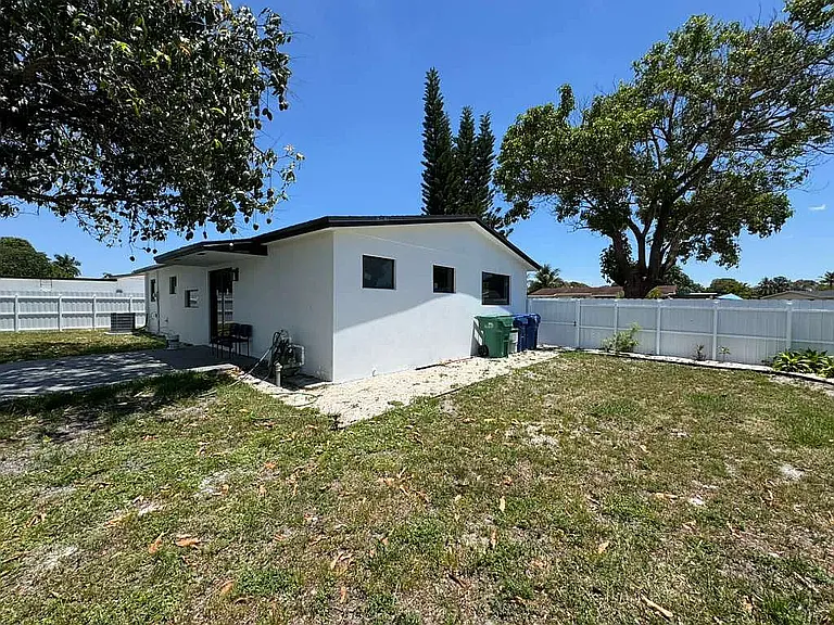 2251 NW 193rd Ter — Photo 8