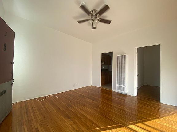 5th image of 2620 Santa Monica Blvd