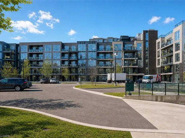 10 Concord Pl #205, Grimsby, ON L3M 0G6