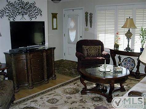 4th image of 5641 Wedgmont Cir N