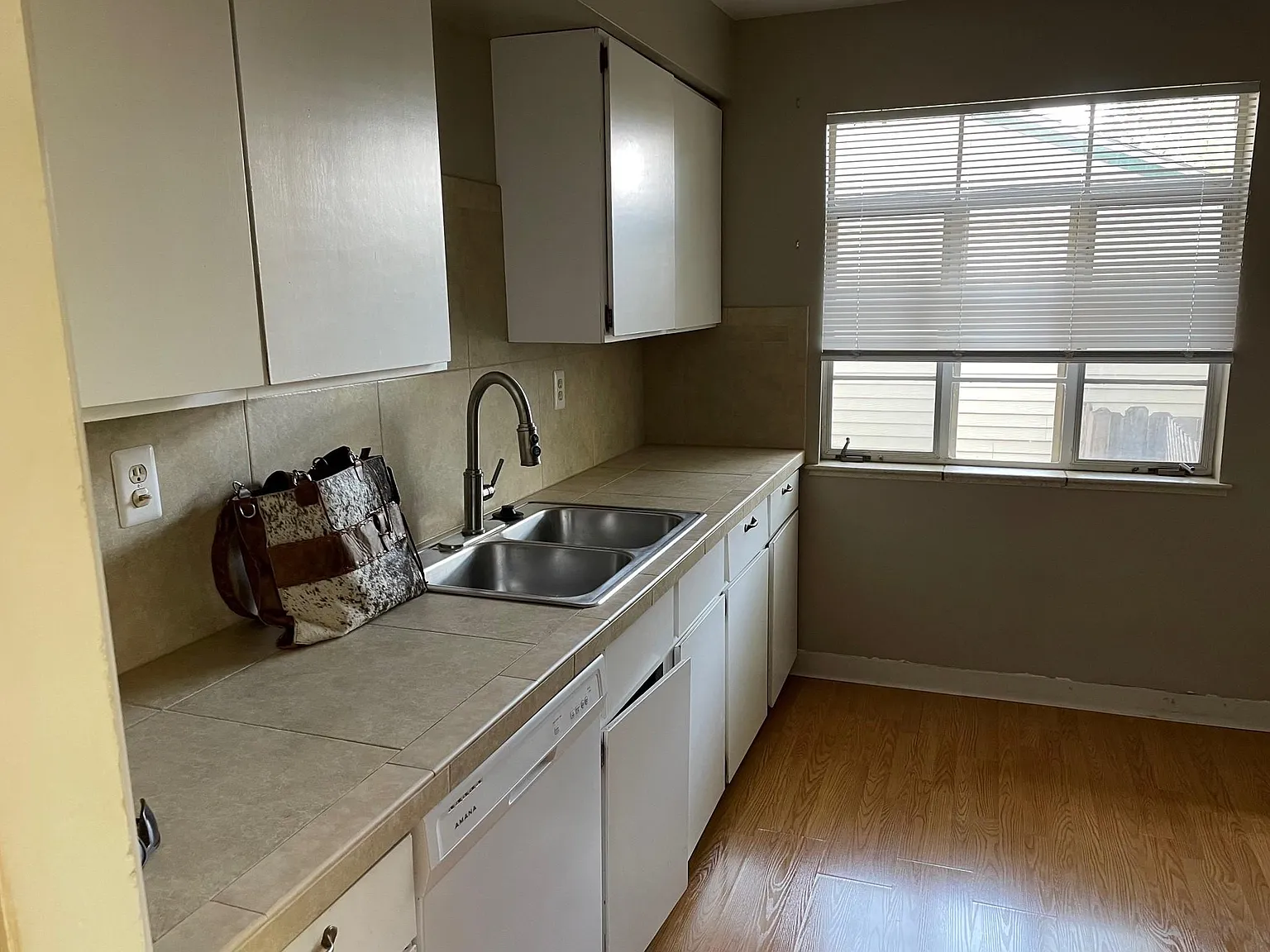 2 bed, 1057 sqft, $1,650 — Photo 4