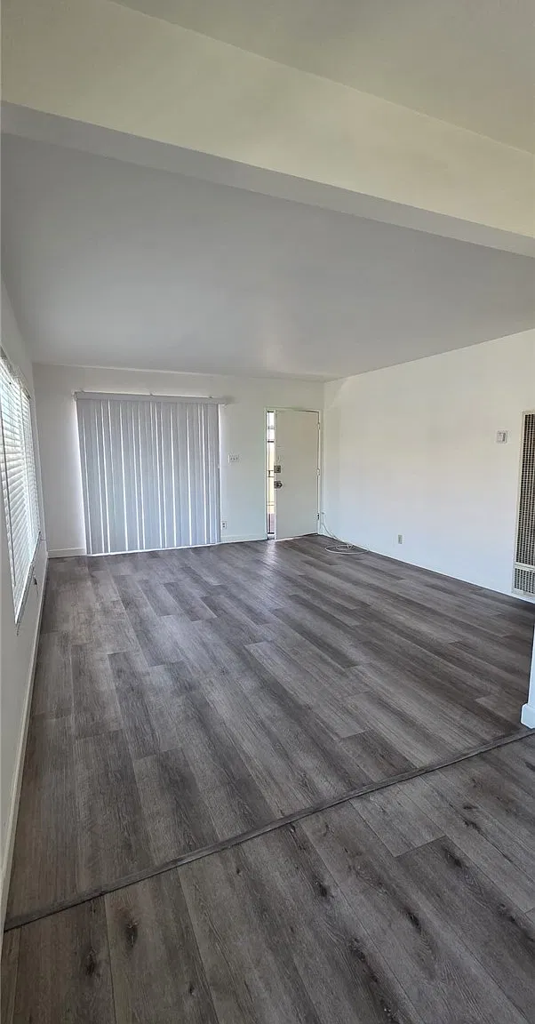 3 bed, 1.5 bath, 4053 sqft, $2,850 — Photo 4