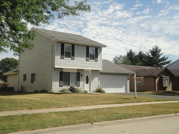 2nd image of 2312 Woodview Ln