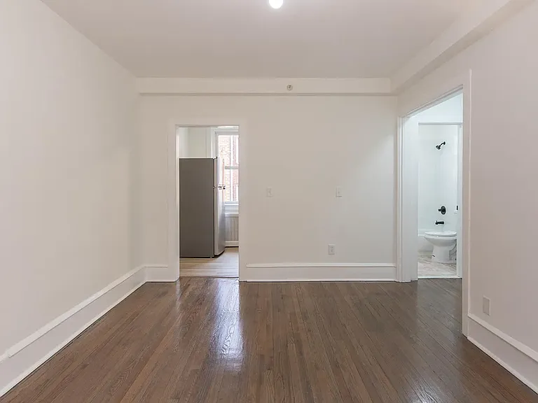 602 W Maple Ave #J1 — Photo 5