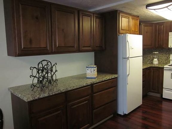 FULLY STOCKED KITCHEN FOR HOME COOKING