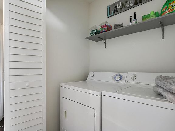 5th image of 11849 Lake Bend Cir
