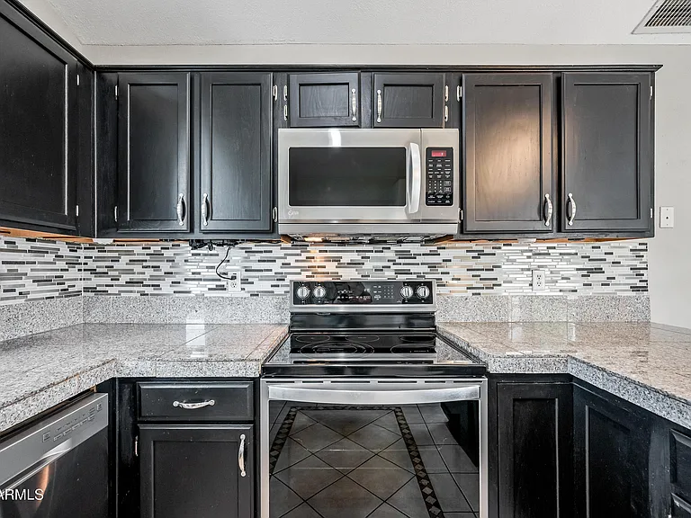 610 N Rosemont Cir — Photo 25