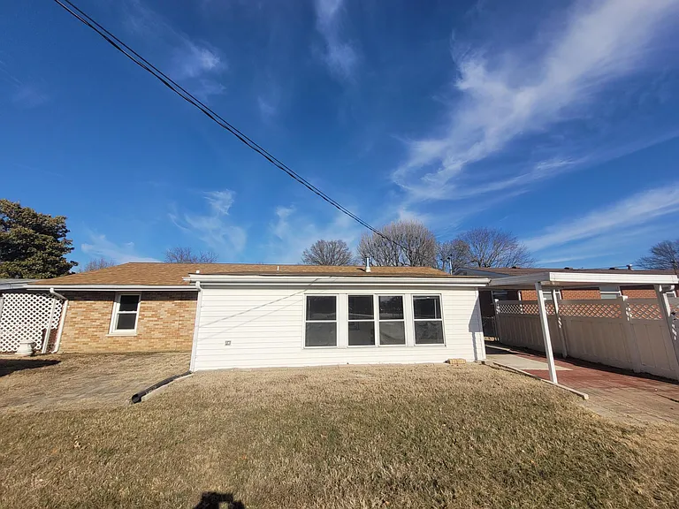 122 Hickory St — Photo 2