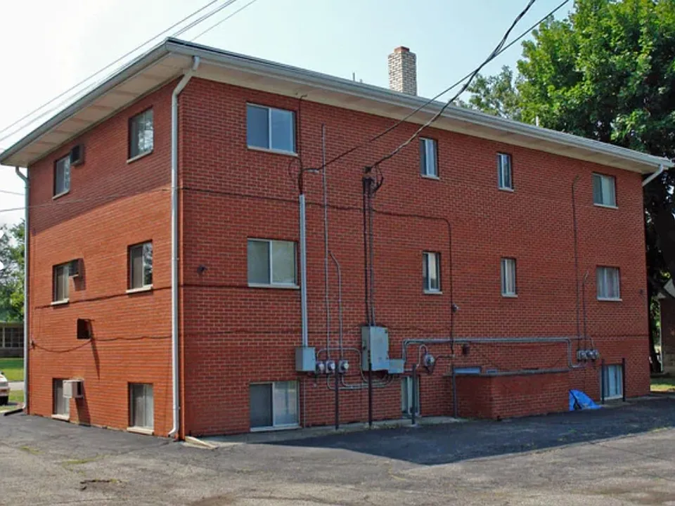 607 E Dorothy Ln
