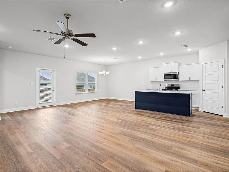 7307 Hawkins Mnr — Photo 2