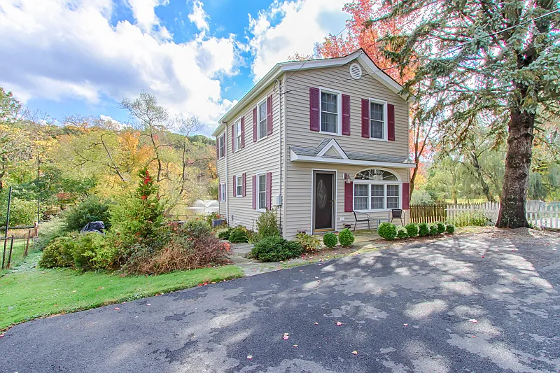 16 Mendham Ave