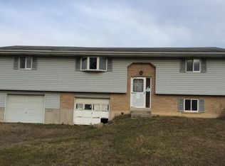 8811 N Loop Rd, Slatington, PA 18080