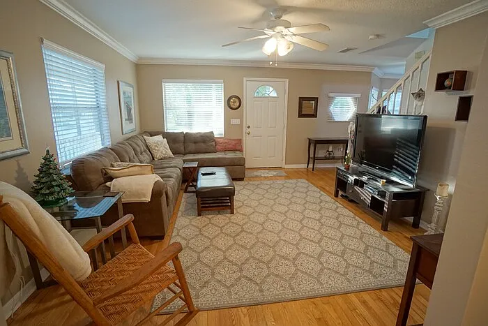 3208 S Esperanza Ave — Photo 3