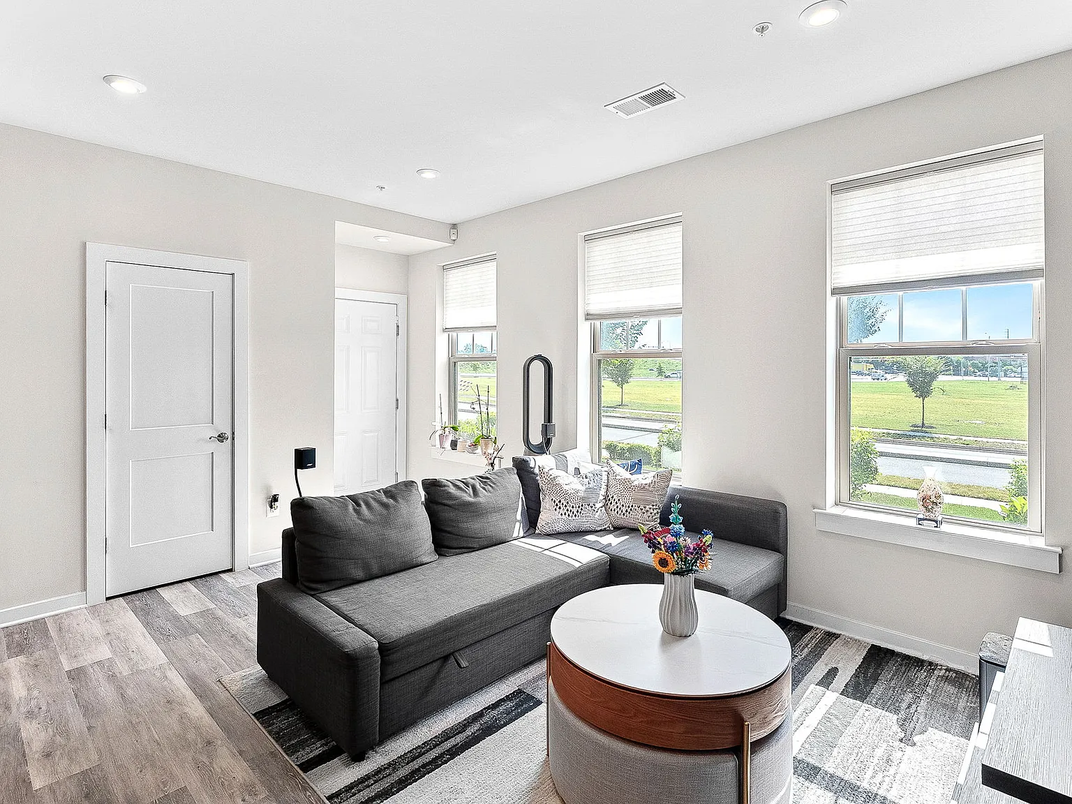 2 bed, 2.5 bath, 1576 sqft, $3,100 — Photo 3