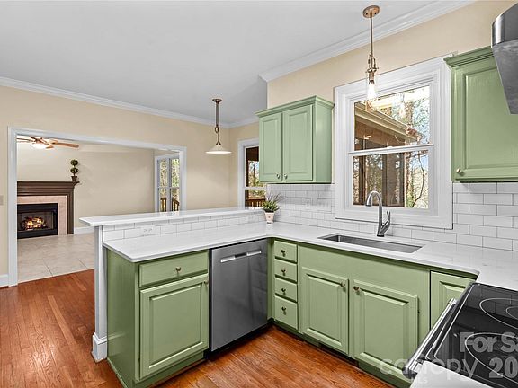 4th image of 131 Morrison Hill Rd