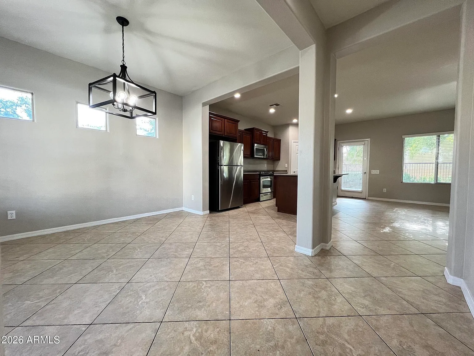3 bed, 2.5 bath, 1901 sqft, $2,100 — Photo 4
